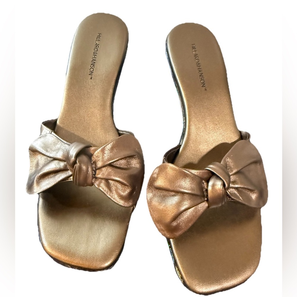 Hillard & Hanson Sandal Gold slip on sandals wedges w/ Bow ~1.5”heels New No Box
